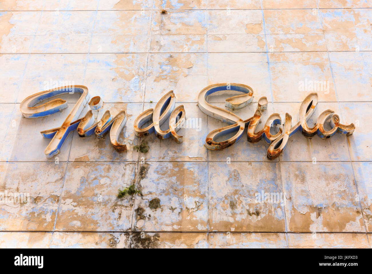Fin de Siglo vecchi segno su un department store di Havana, Cuba Foto Stock