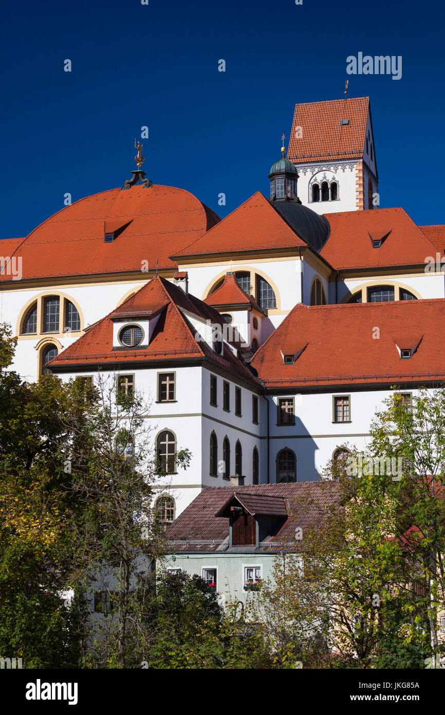 In Germania, in Baviera, Fuessen, St. Mang Abbey dal fiume Lech Foto Stock