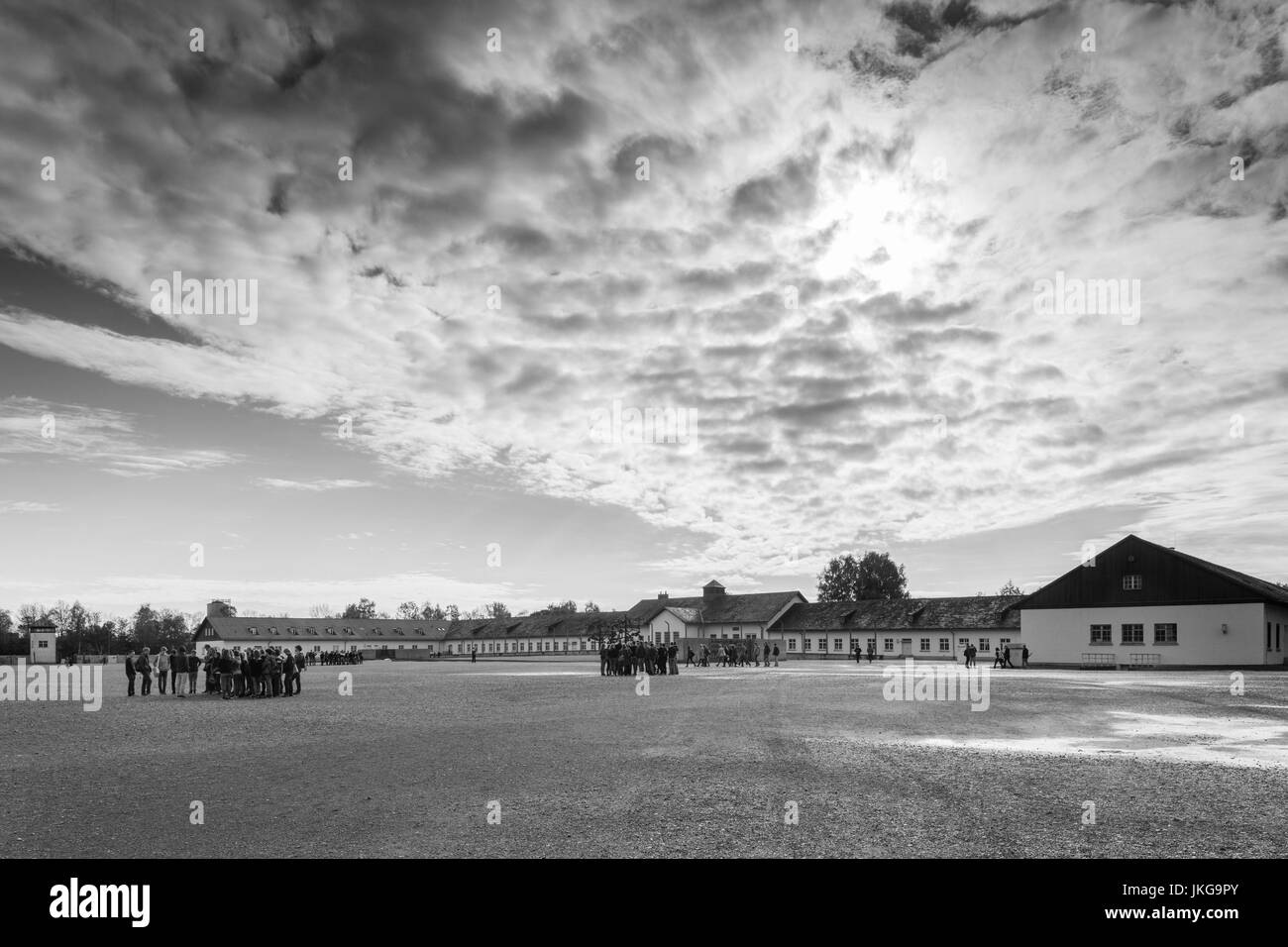 In Germania, in Baviera, Monaco - Dachau, WW-2 era campo di concentramento nazista, caserma edificio, esterno Foto Stock