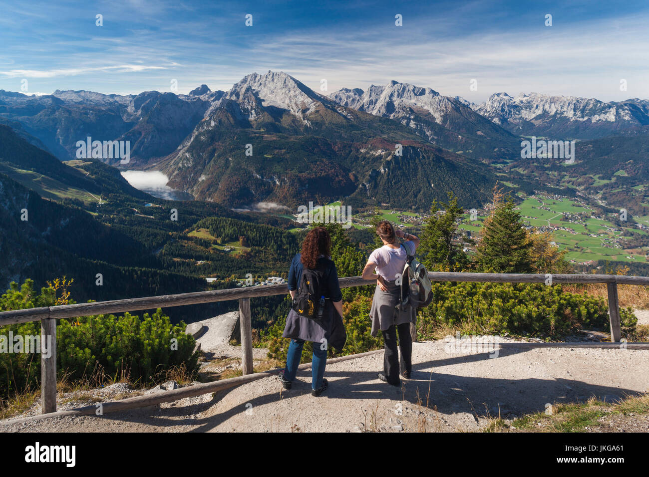 In Germania, in Baviera, Obersalzberg, Kehlsteinhaus, persone in cima al monte Kehlstein Foto Stock