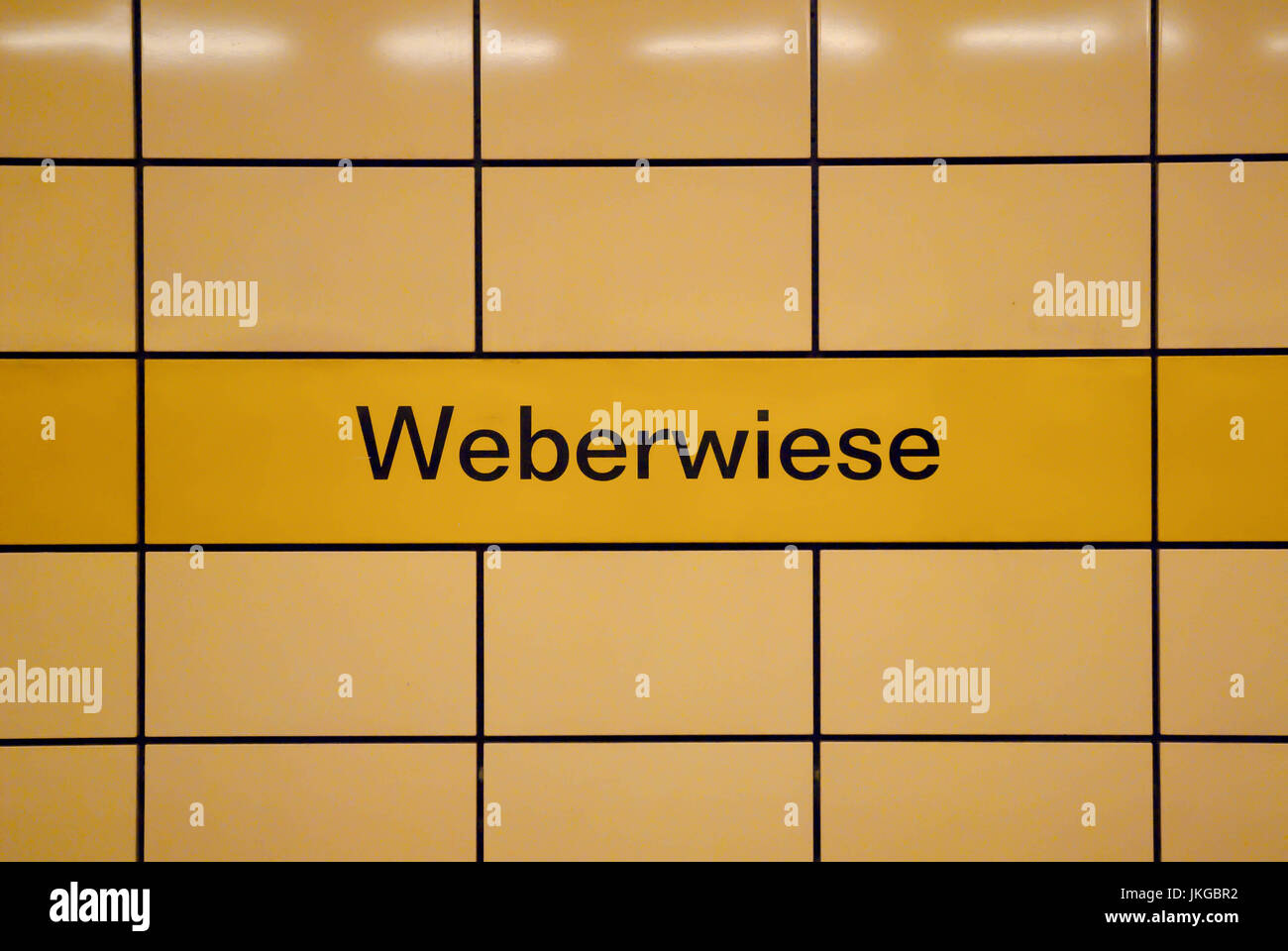 Weberwiese stazione della metropolitana targhetta del nome,Berlino, Germania. Foto Stock