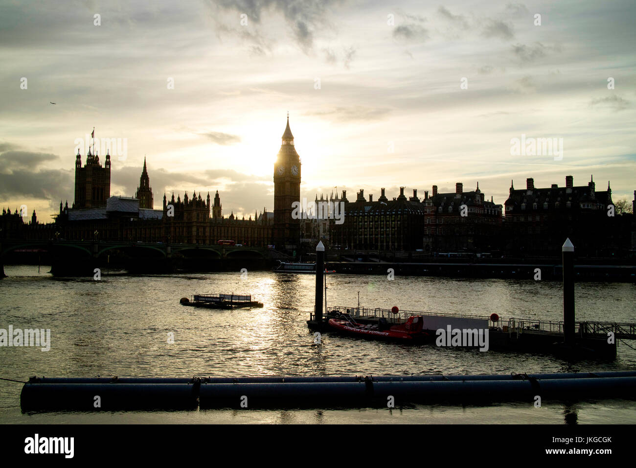 Il Palazzo di Westminster della House of Commons e House of Lords, le due case del parlamento del Regno Unito Londra al tramonto Foto Stock