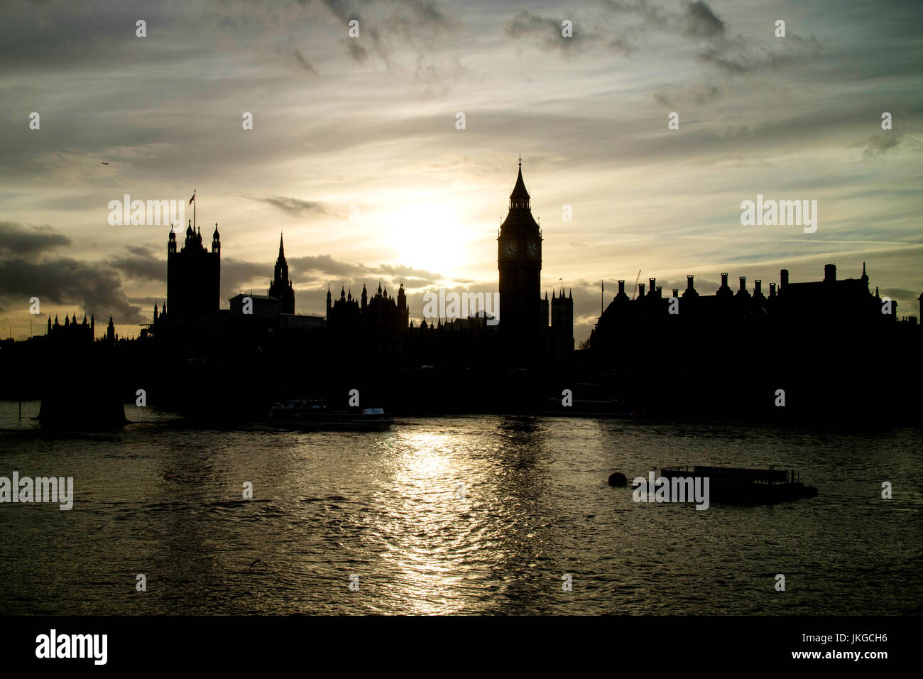 Il Palazzo di Westminster della House of Commons e House of Lords, le due case del parlamento del Regno Unito Londra al tramonto Foto Stock