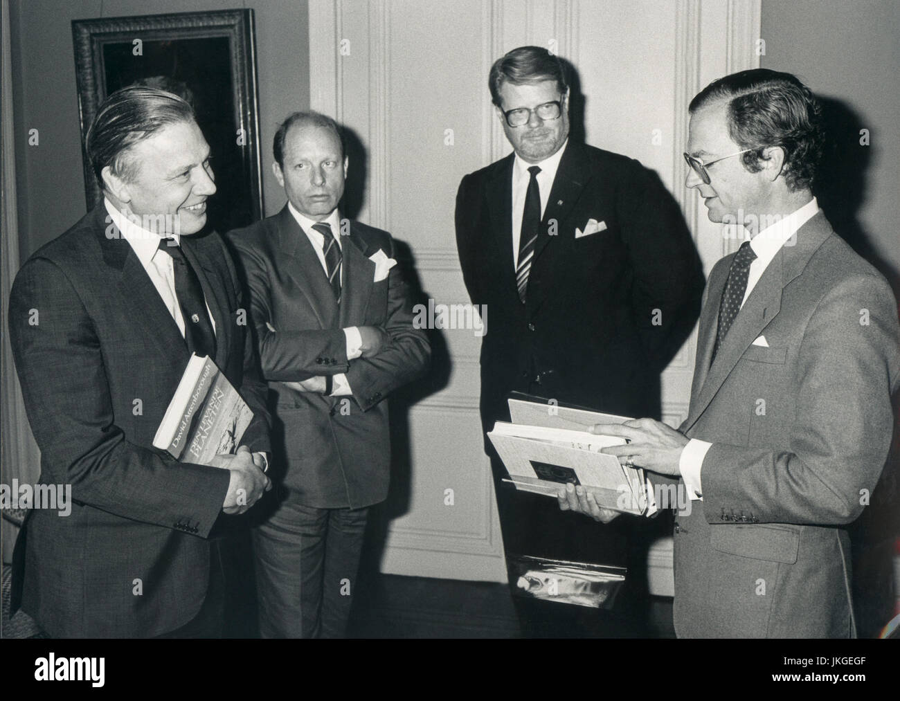 Inglese il giornalista televisivo David Attenborough presso il Palazzo Reale di Stoccolma per incontrare il re svedese Carl XVI Gustav e consegnare una copia del libro ab Foto Stock