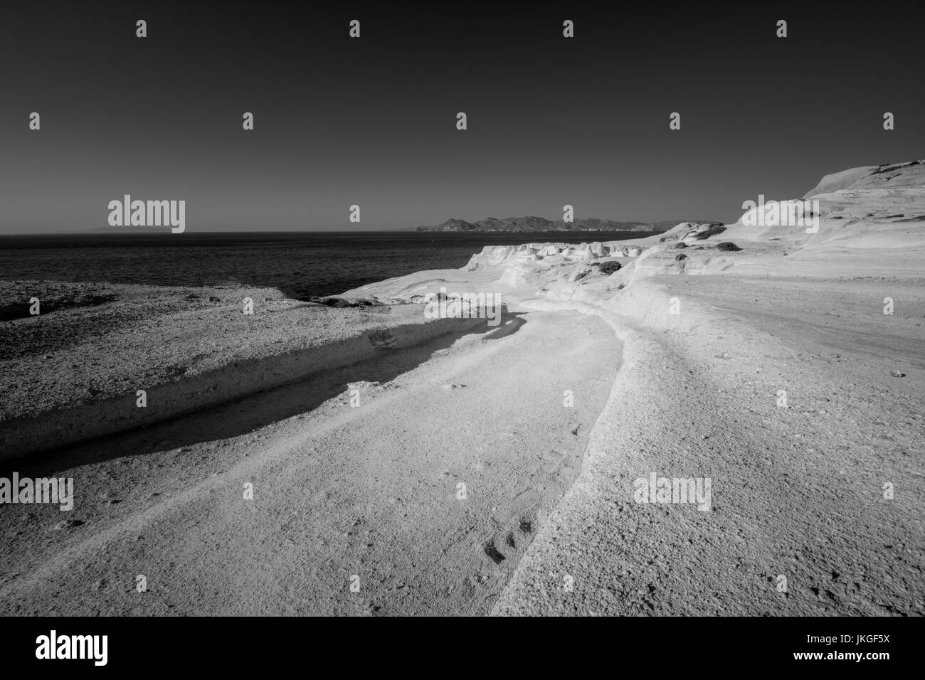 Sarakiniko beach: la luna-come scenic white formazioni rocciose nell isola di Milos, Grecia Foto Stock