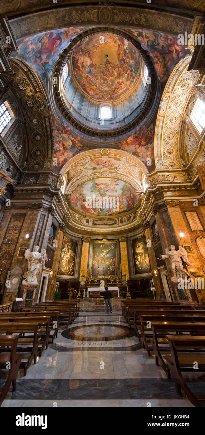Vista verticale dell altare a Sant'Andrea dell Fratte chiesa in Roma. Foto Stock