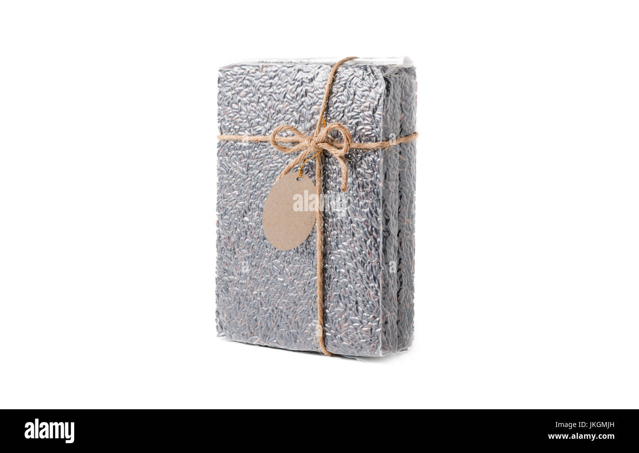 Blacke di riso al gelsomino berry in sacchetto di plastica isolati su sfondo bianco, cibo sano Foto Stock