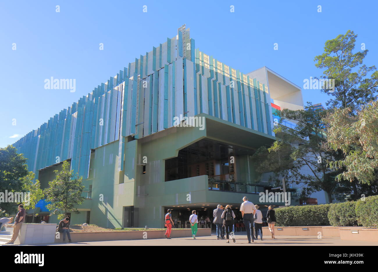 La gente visita Biblioteca dello Stato di Queensland in Southbank Brisbane in Australia. Foto Stock