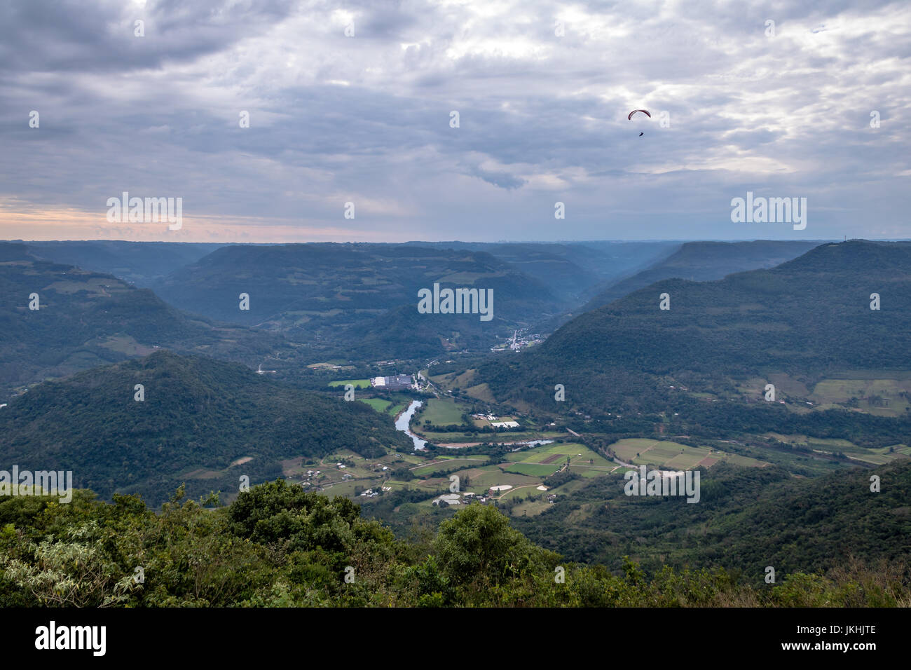 Parapendio a Ninho das Aguias (Nido dell'Aquila) - Nova Petropolis, Rio Grande do Sul - Brasile Foto Stock