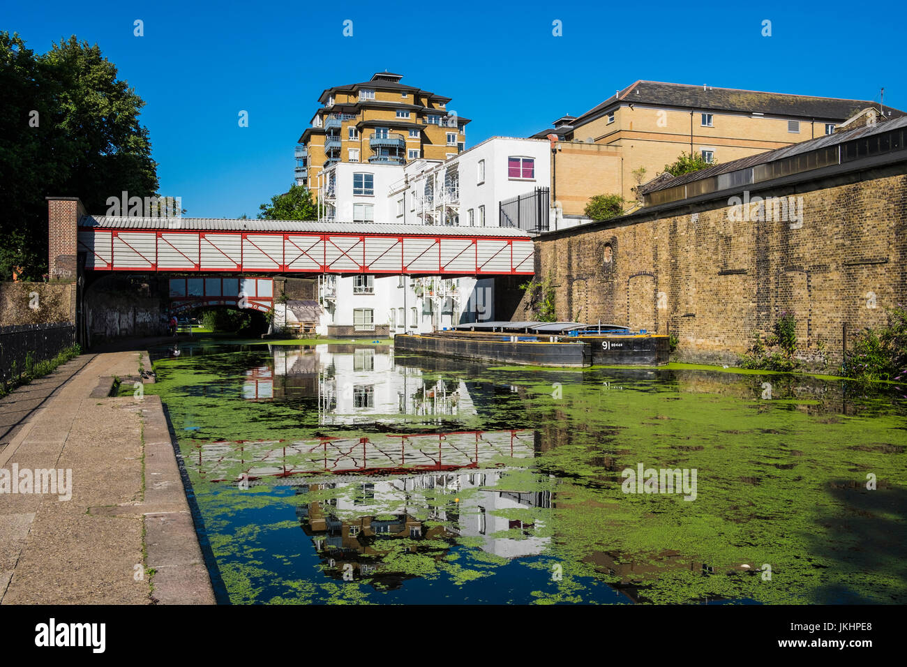 Grand Union Canal passando attraverso il nord Paddington & Maida Vale nel West London, England, Regno Unito Foto Stock