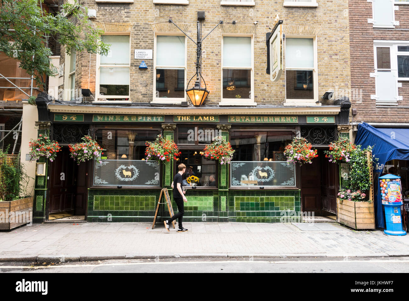 L'agnello è un grado II vittoriano pub dell Agnello, Conduit Street, Bloomsbury, Londra, Regno Unito. Foto Stock