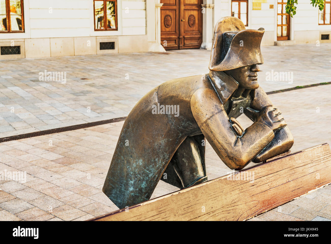 La scultura del soldato napoleonico si trova nella piazza principale di Bratislava, Slovacchia, Europa Foto Stock