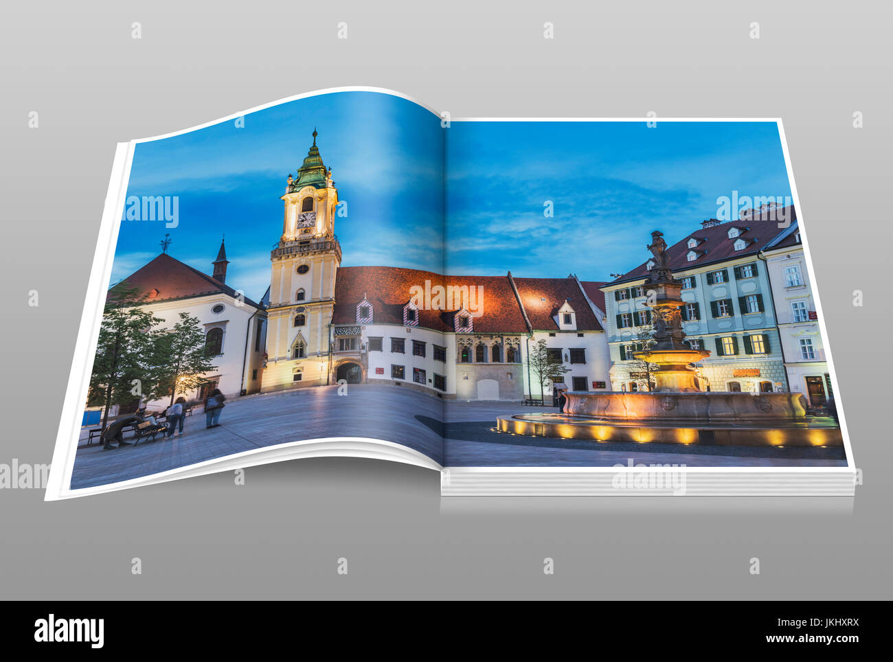 Il municipio della città vecchia è uno dei più antichi edifici di Bratislava costruita di pietra. Si trova presso la piazza principale della città vecchia, Slovacchia, Europa Foto Stock