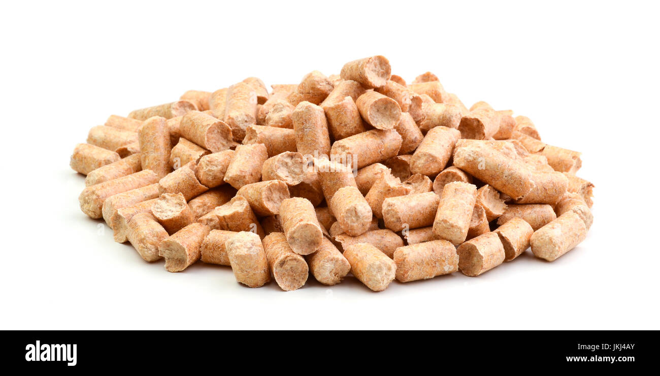 Pellet di legno isolato su sfondo bianco Foto Stock