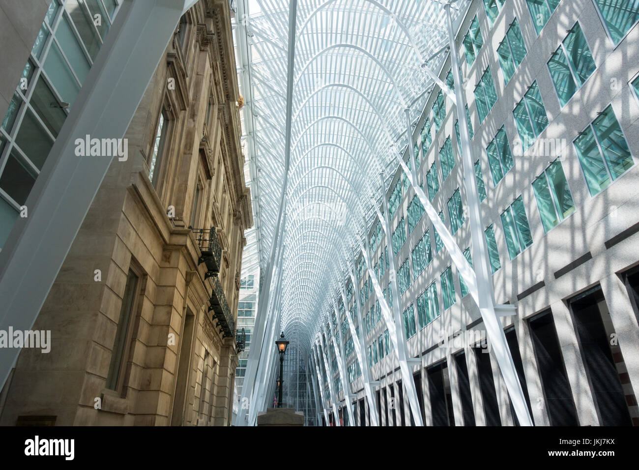 La luce drammatica interno riempito di Brookfield posto un ufficio e un centro business progettato dall'architetto spagnolo Santiago Calatrava a Toronto Foto Stock