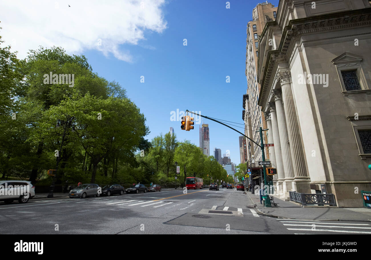 Guardando verso il basso central park west dalla Congregazione Shearith Israel spagnolo e Sinagoga Portoghese upper west side di New York City STATI UNITI D'AMERICA Foto Stock