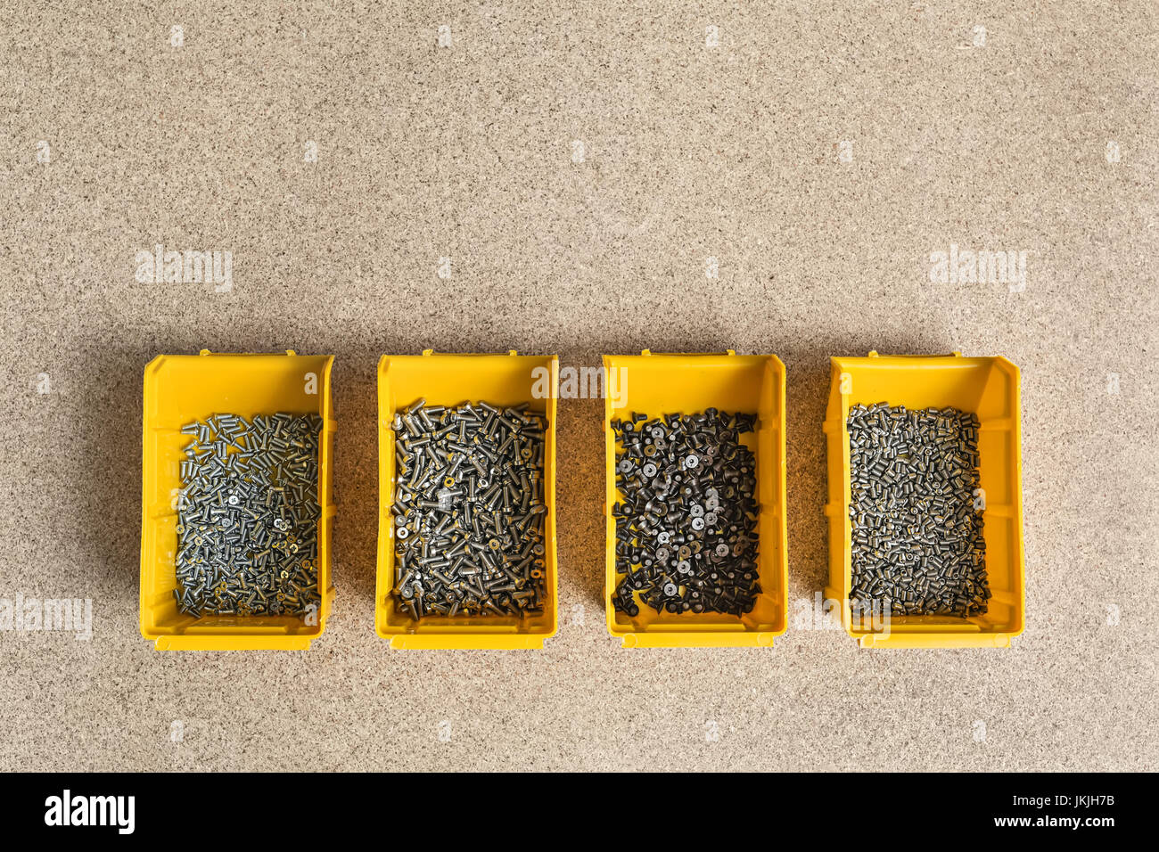 Scatole di plastica con le viti Foto Stock