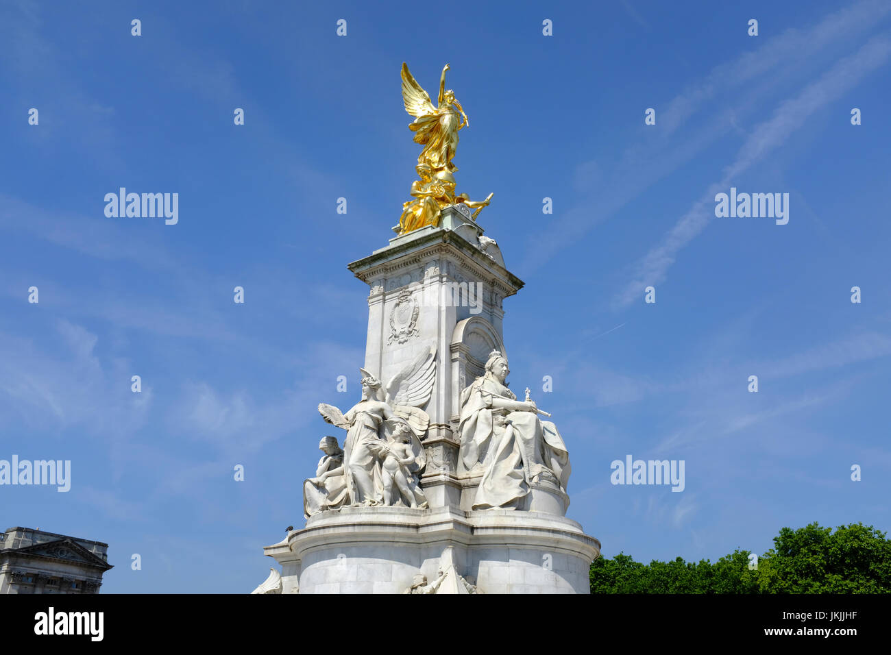 La regina Victoria Memorial in St James Park di fronte a Buckingham Palace, London, England, Regno Unito Foto Stock