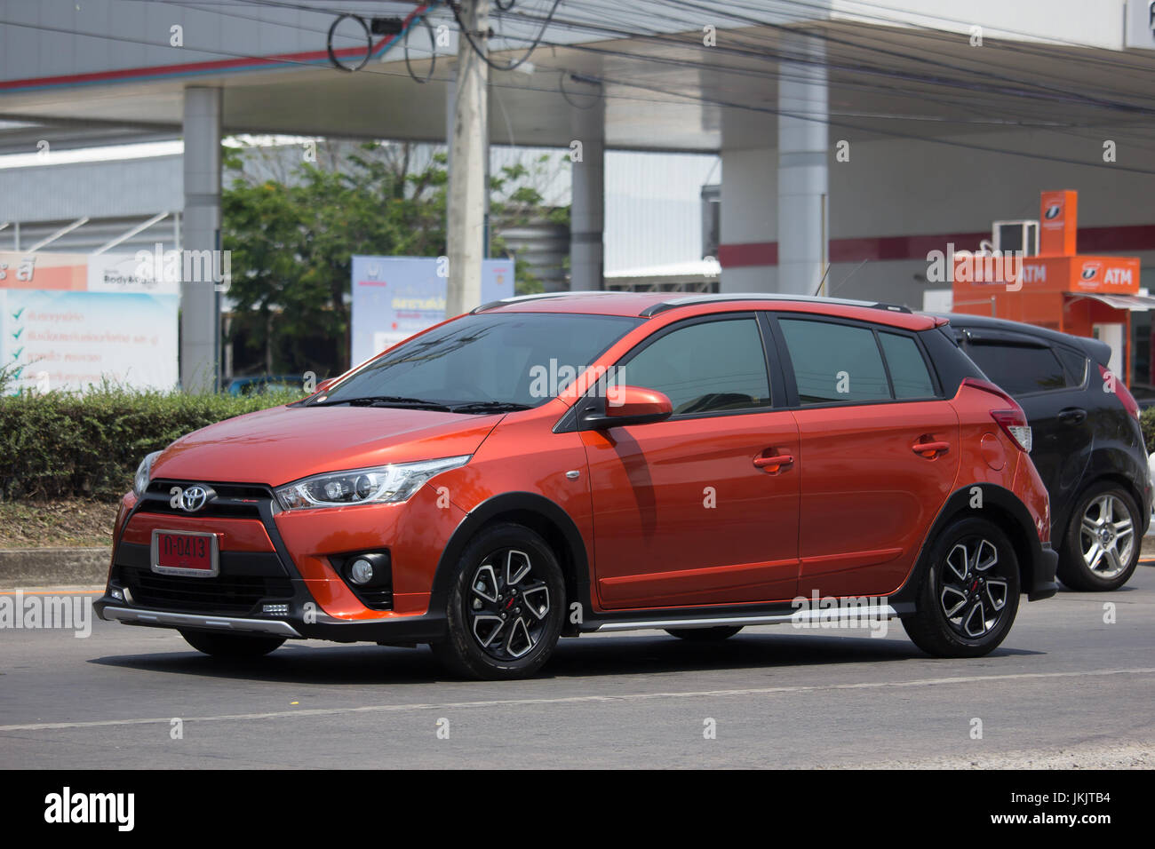 CHIANG MAI, Thailandia - 21 Aprile 2017: Privato auto Toyota Yaris Eco auto. TRD Sportivo. Foto sulla strada n. 121 a circa 8 km dal centro cittadino di Chiangmai thailandia Foto Stock