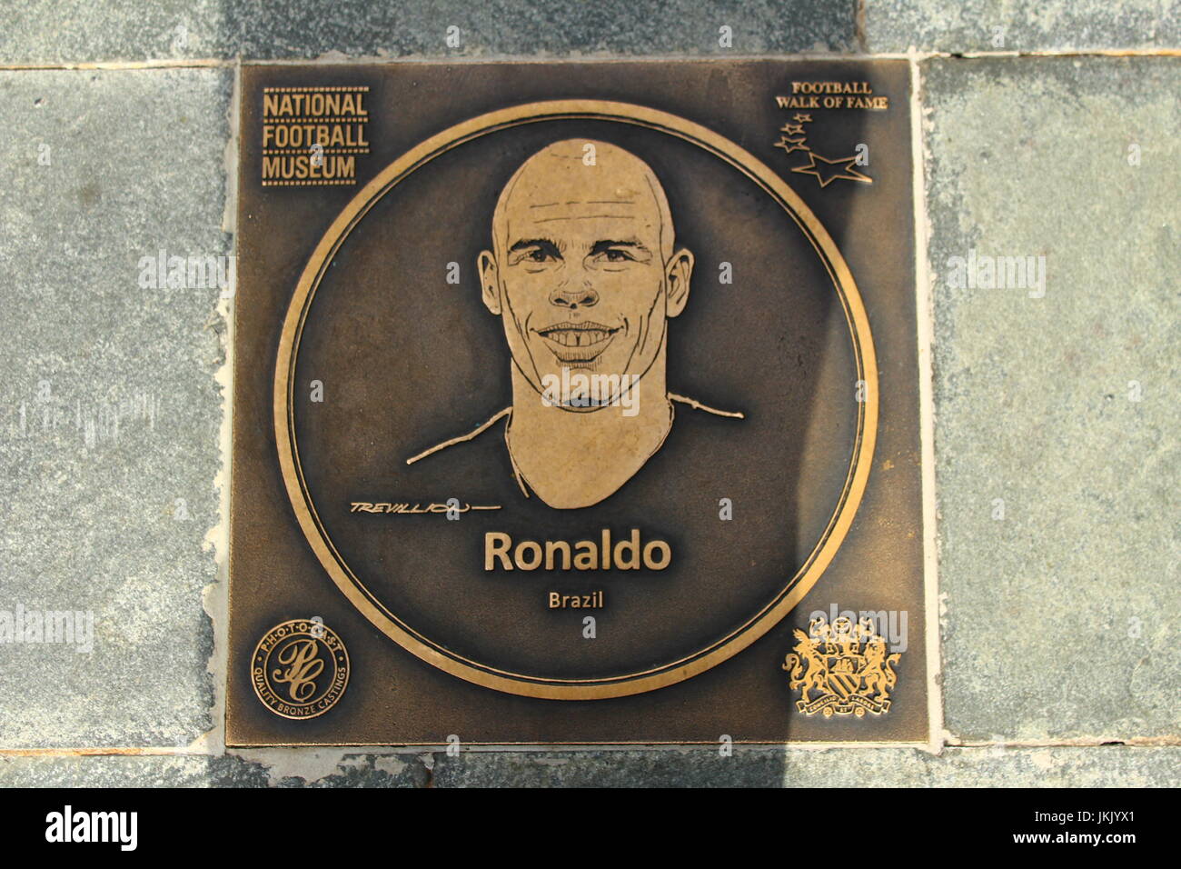 Ronaldo Football Walk of Fame targa di bronzo al calcio Nazionale Museo (Ronaldo Luís Nazário de Lima) Foto Stock