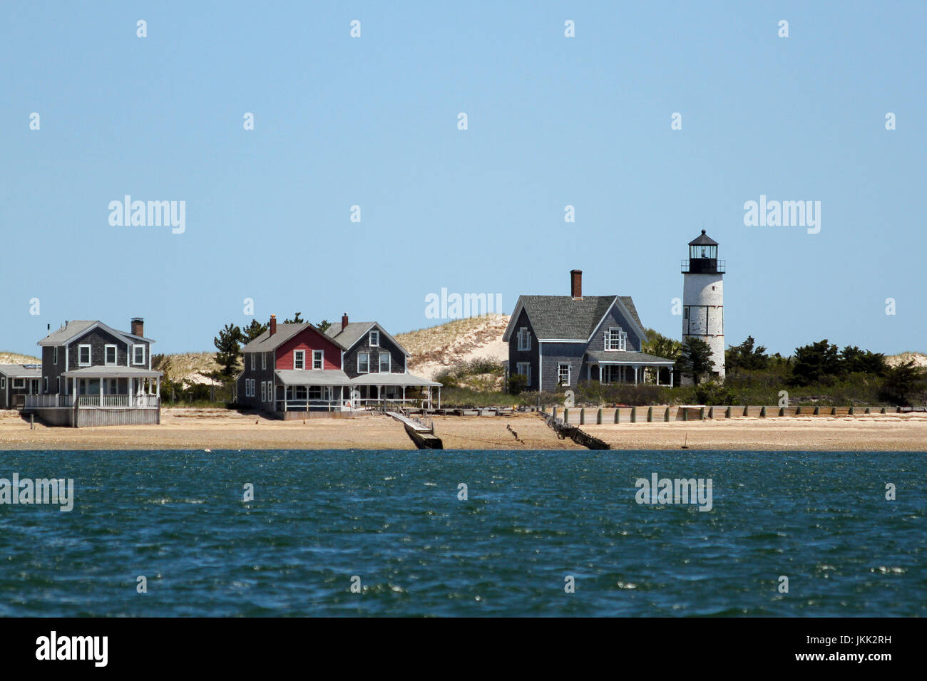 Sabbia colonia collo cottages e sabbiosa e collo, faro di Cape Cod, Massachusetts, Stati Uniti, Nord America. Foto Stock