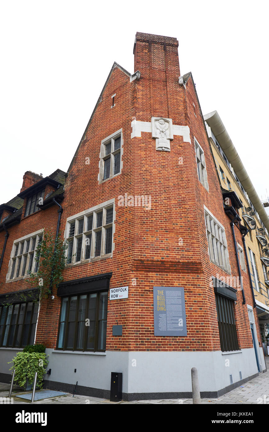 Ex casa pubblica denominata la campana ora uffici, Lambeth Road, London, Regno Unito Foto Stock