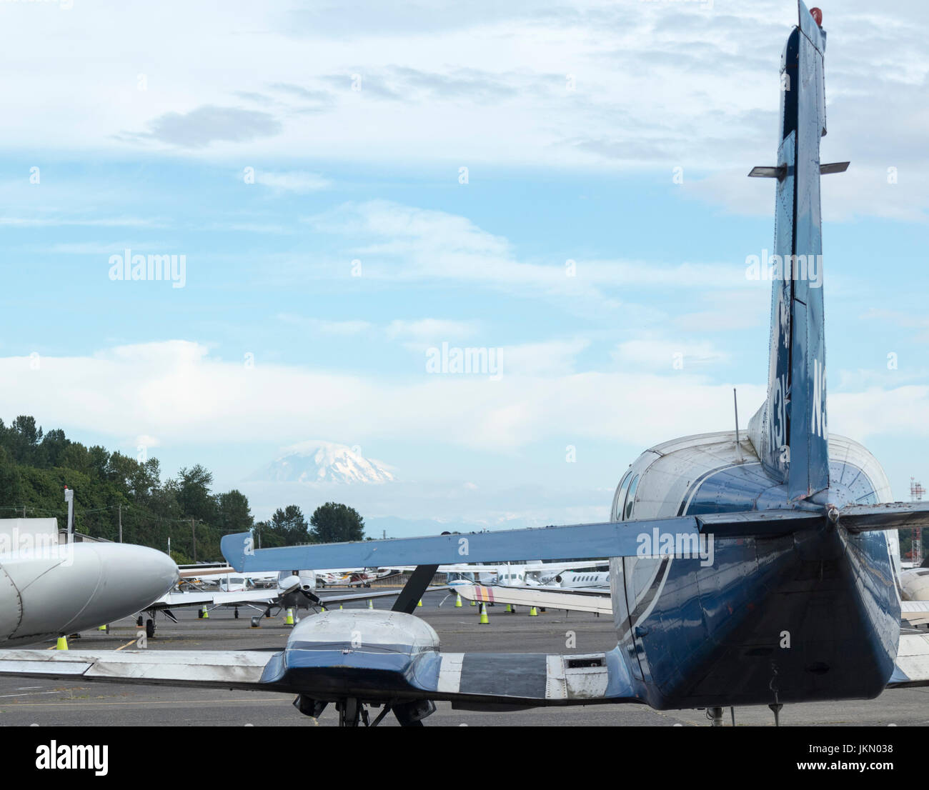 Parcheggiato su aeromobili Boeing Field King County Aeroporto Internazionale di Seattle, nello Stato di Washington, USA Foto Stock