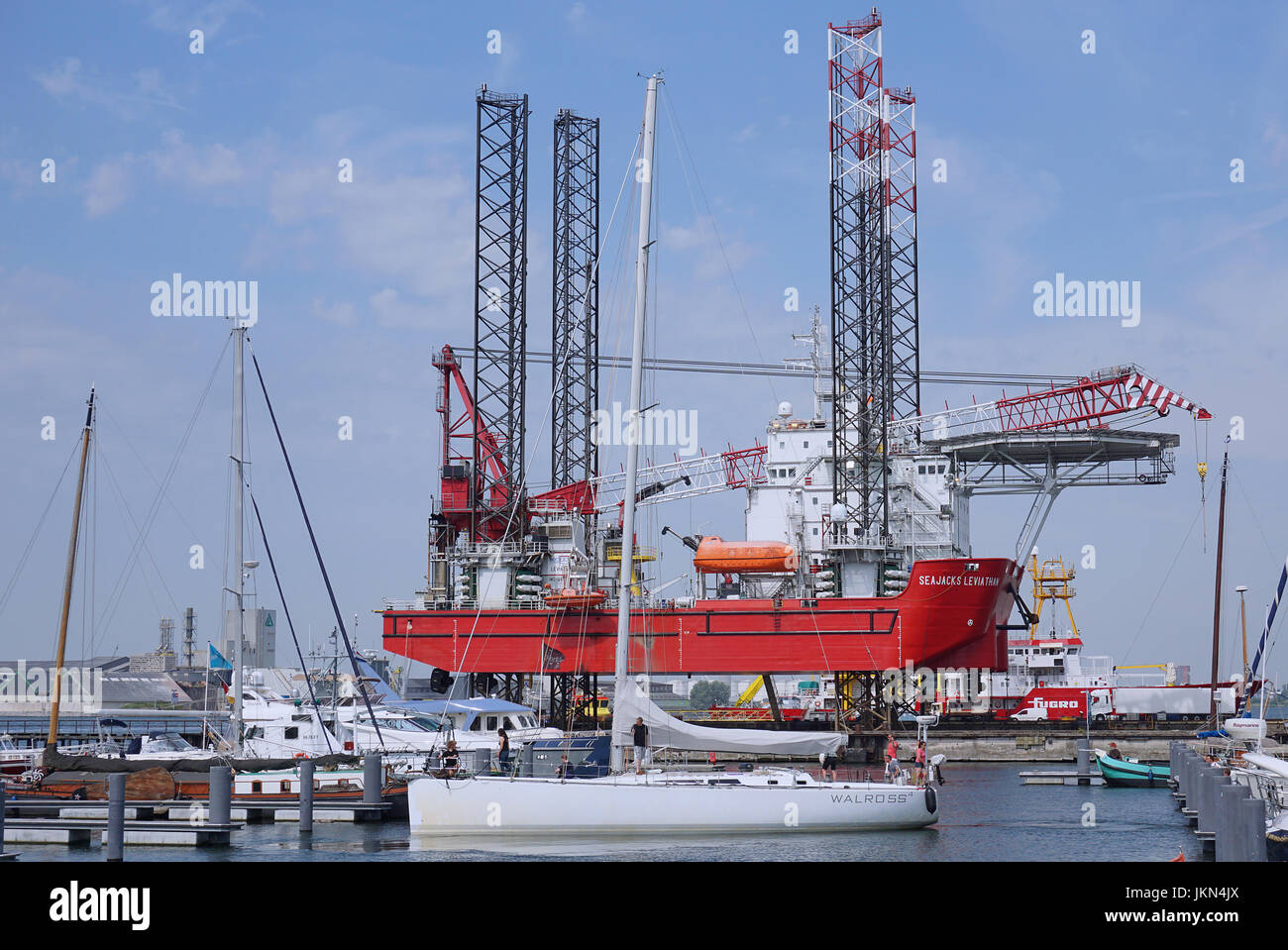 Seajacks Leviathan nave offshore in Amsterdam Marina Yacht Harbour Foto Stock