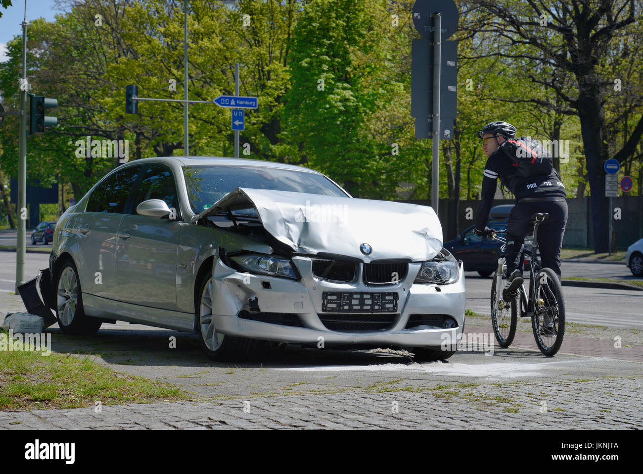 Vettura, danni alla carrozzeria, Kurt Schumacher della diga, Tegel, villaggio Reinicken, Berlino, Germania, Auto Blechschaden, Kurt-Schumacher-Damm, Reinickendorf Foto Stock