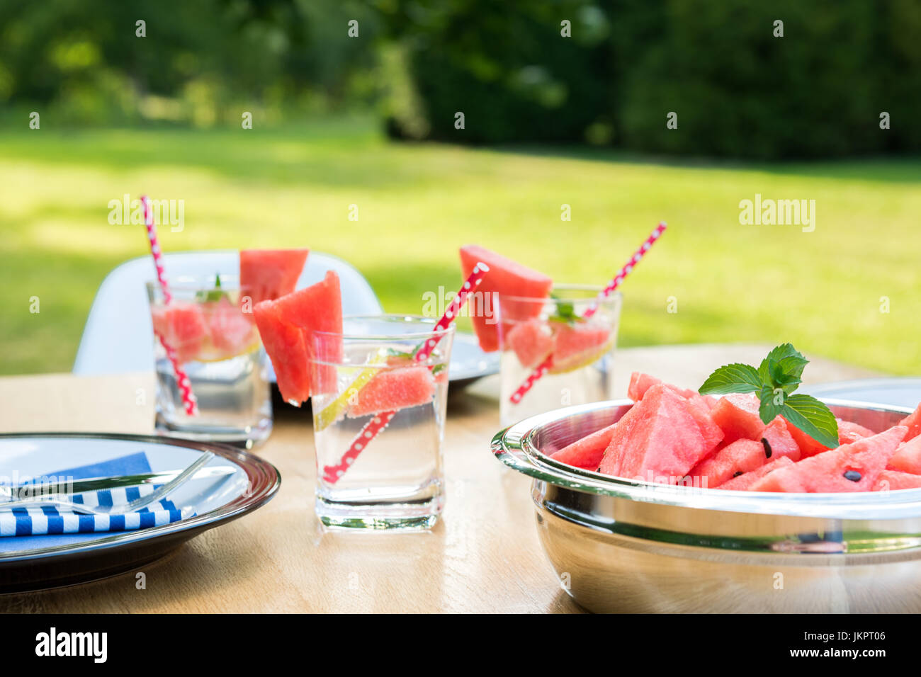 Summer party in giardino Impostazione tabella Foto Stock