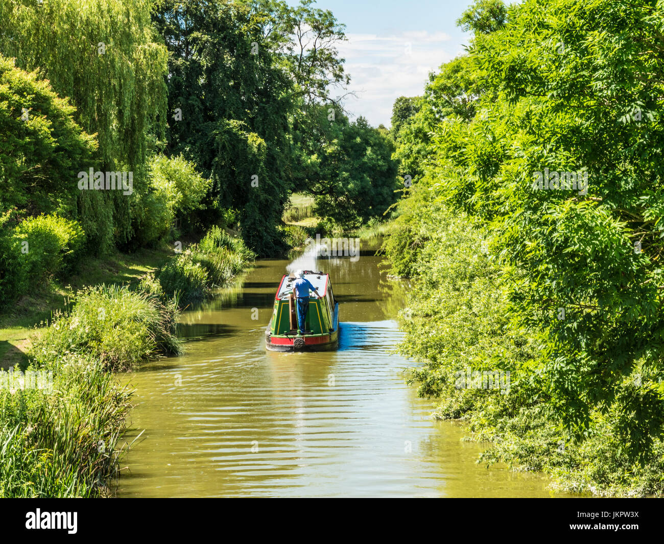 Houseboat lungo il Kennet and Avon Canal vicino a poco Bedwyn nel Wiltshire. Foto Stock