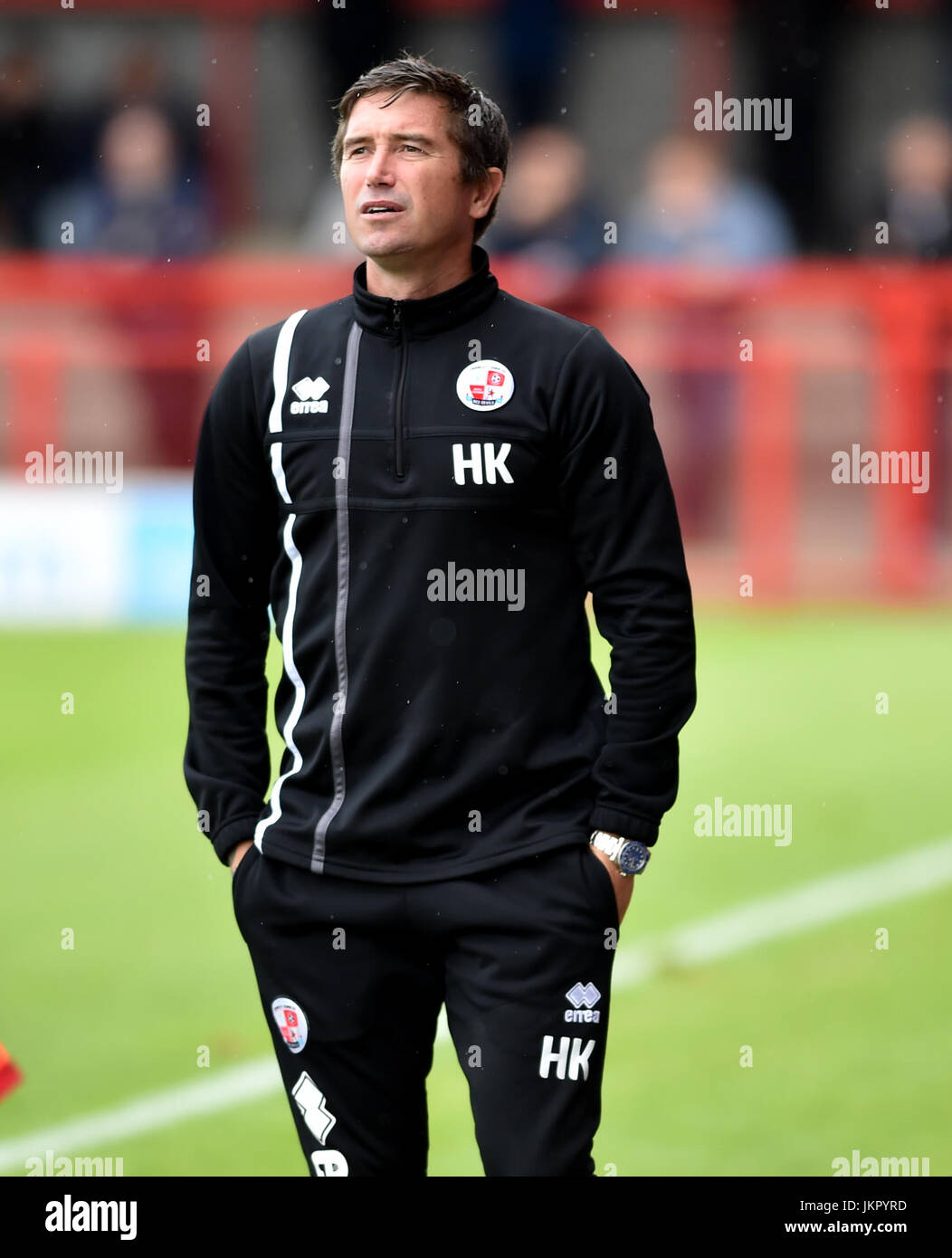 Crawley allenatore Harry Kewell durante la partita amichevole tra Crawley Town e Brighton e Hove Albion al Checkatrade Stadium di Crawley. 22 lug 2017 - solo per uso editoriale. Nessuna merchandising. Per le immagini di calcio si applicano restrizioni fa e Premier League inc. Nessun utilizzo di Internet/mobile senza licenza FAPL - per i dettagli contattare Football Dataco Foto Stock