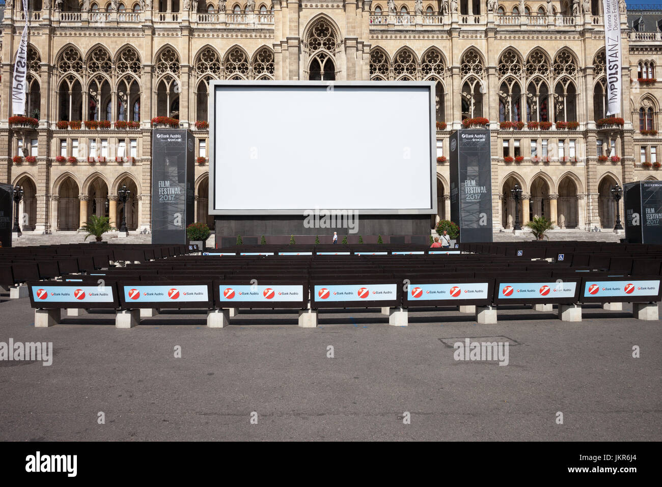 Austria, Vienna, 27 Film Festival Wiener Rathausplatz su 30 Giugno al 3 settembre 2017, schermo e auditorium sedili, preparativi finali, schermo in Foto Stock