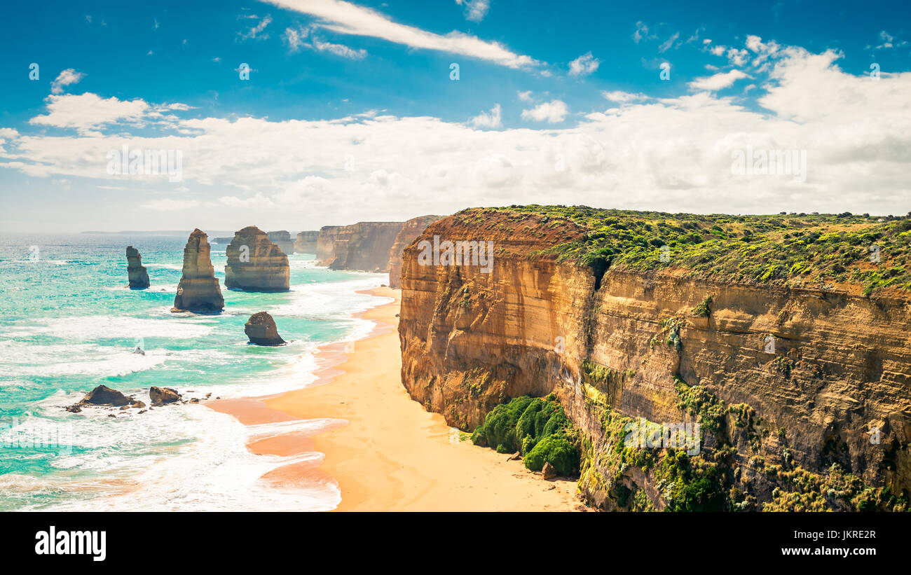 Dodici Apostoli scenic vista costiera di Castle Rock in oceano pacifico in Victoria, Australia Foto Stock