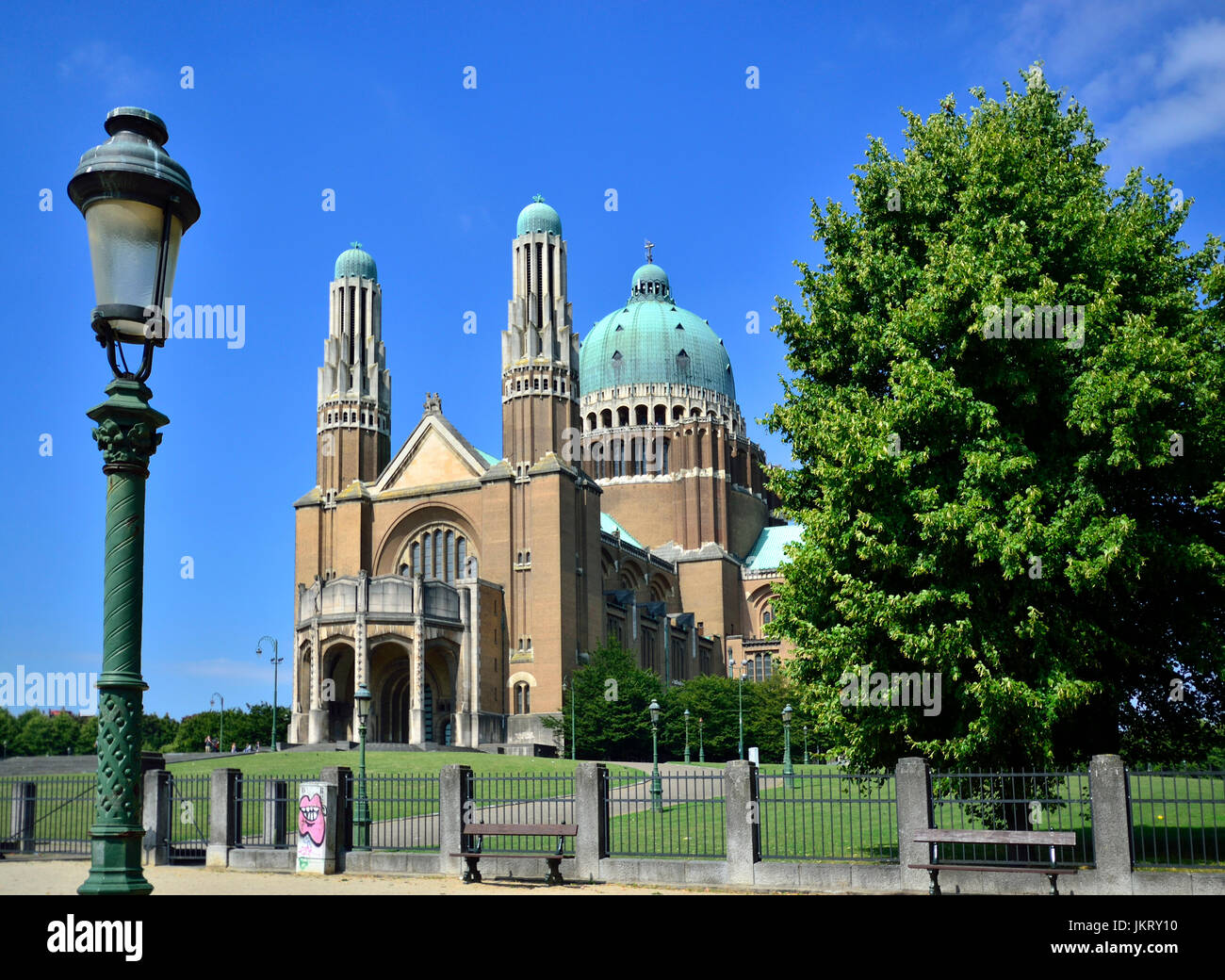 Bruxelles, Belgio. La basilica nazionale del Sacro Cuore / Basilique Nationale Koekelberg (Art Deco: Iniziato 1902, consacrata 1935, finito 1970) Foto Stock