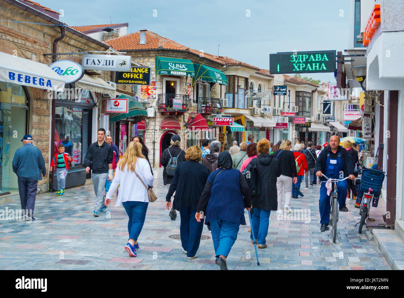 Bulevar Sveti Kliment Ohridski, Main Street di San Clemente di Ohrid Ohrid Macedonia Foto Stock