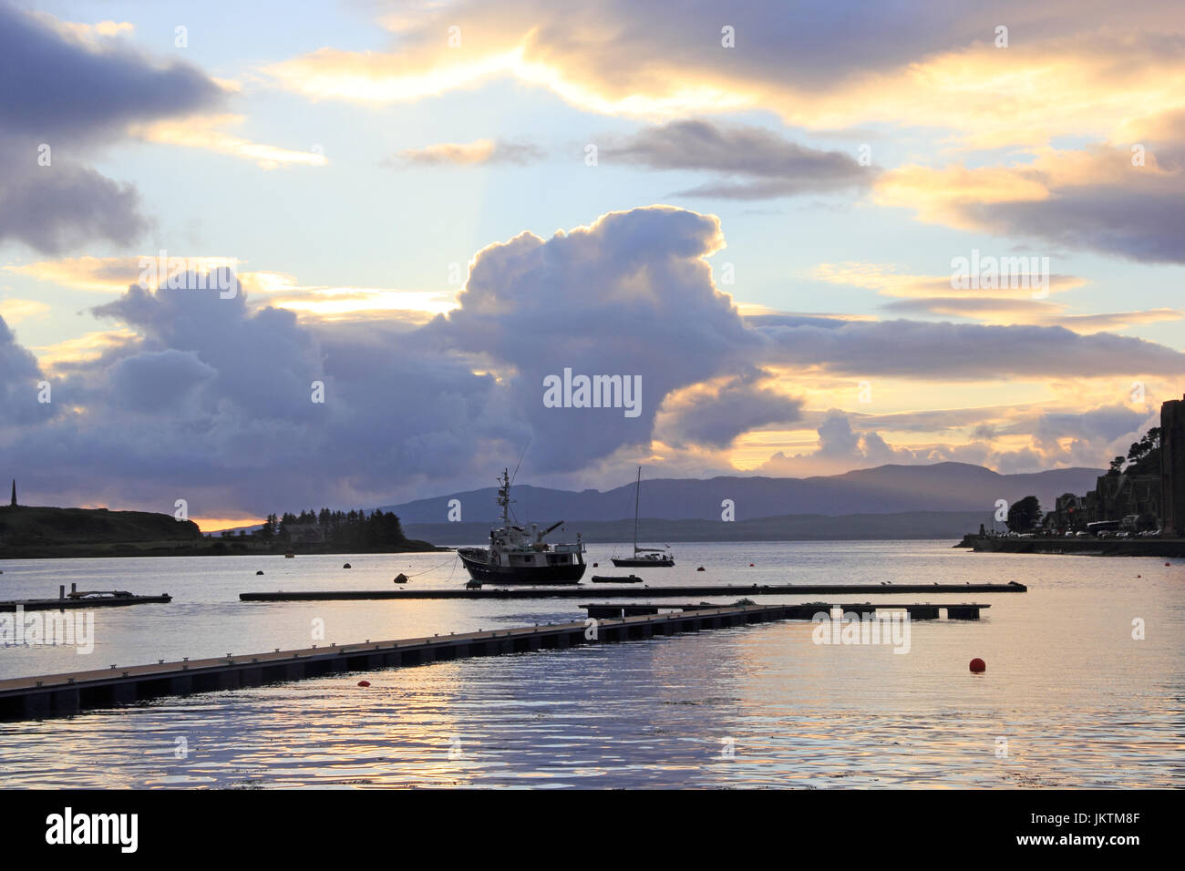 Tramonto sulla Baia di Oban, Scozia Foto Stock