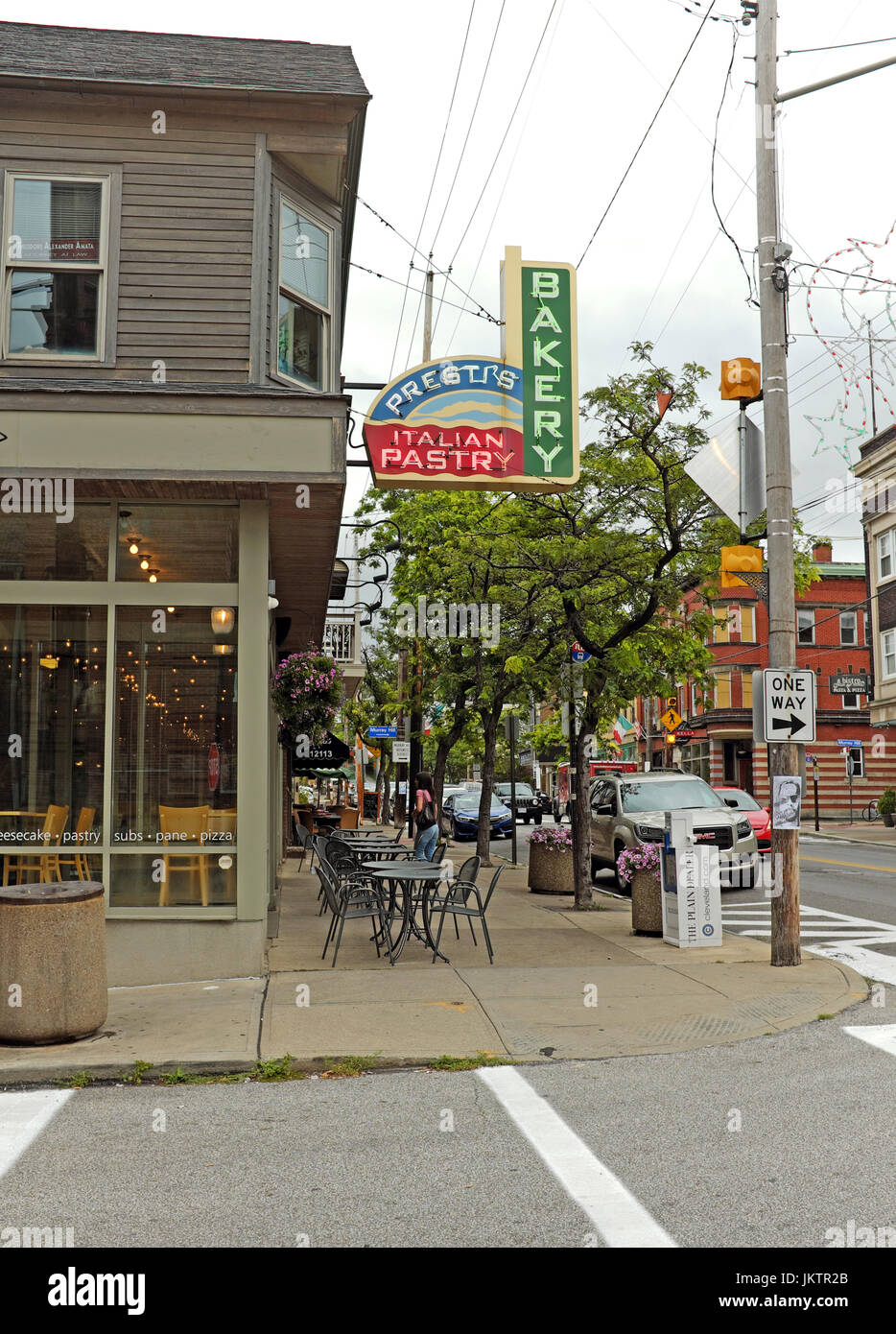 Prestis panetteria è uno dei tanti piccoli stabilimenti italiani di catering per la gente del posto e i turisti in Little Italy quartiere di Cleveland, Ohio, USA. Foto Stock