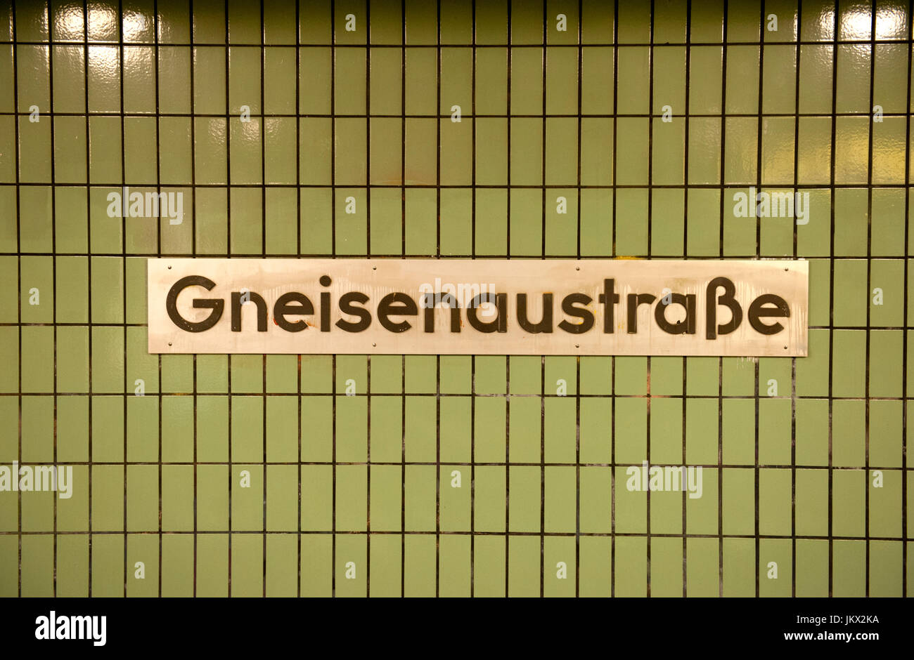 Segnaletica interna per Gneisenaustrasse U-Bahn, Berlino, Germania Foto Stock