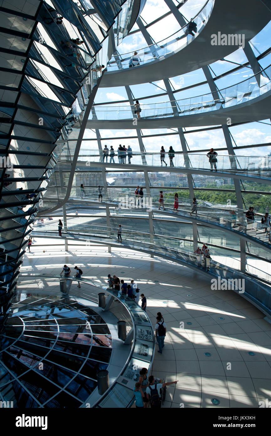 Interno del Reichstag cupola di vetro, Berlino, Germania Foto Stock