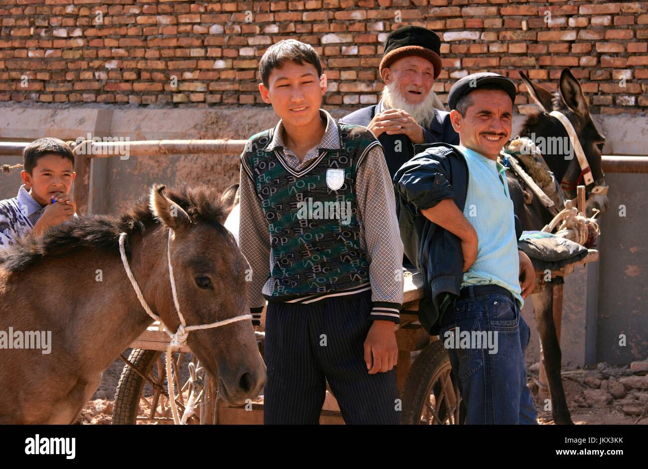 Di uomini e cavalli al mercato di Kashgar Foto Stock