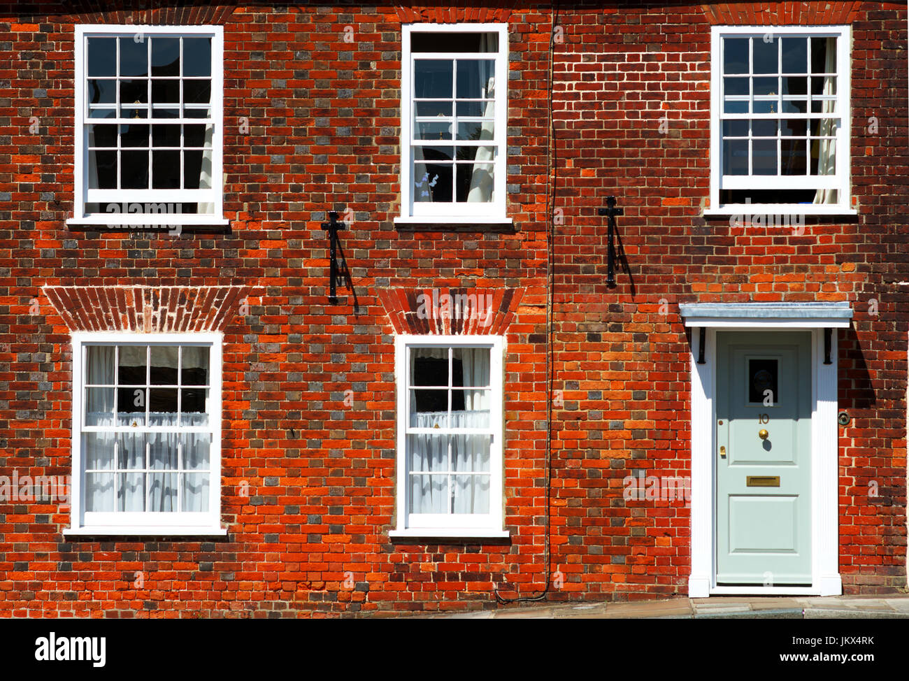 Tipica facciata inglese in mattoni rossi nella parte vecchia di Southampton, Hampshire, Inghilterra, Regno Unito Foto Stock