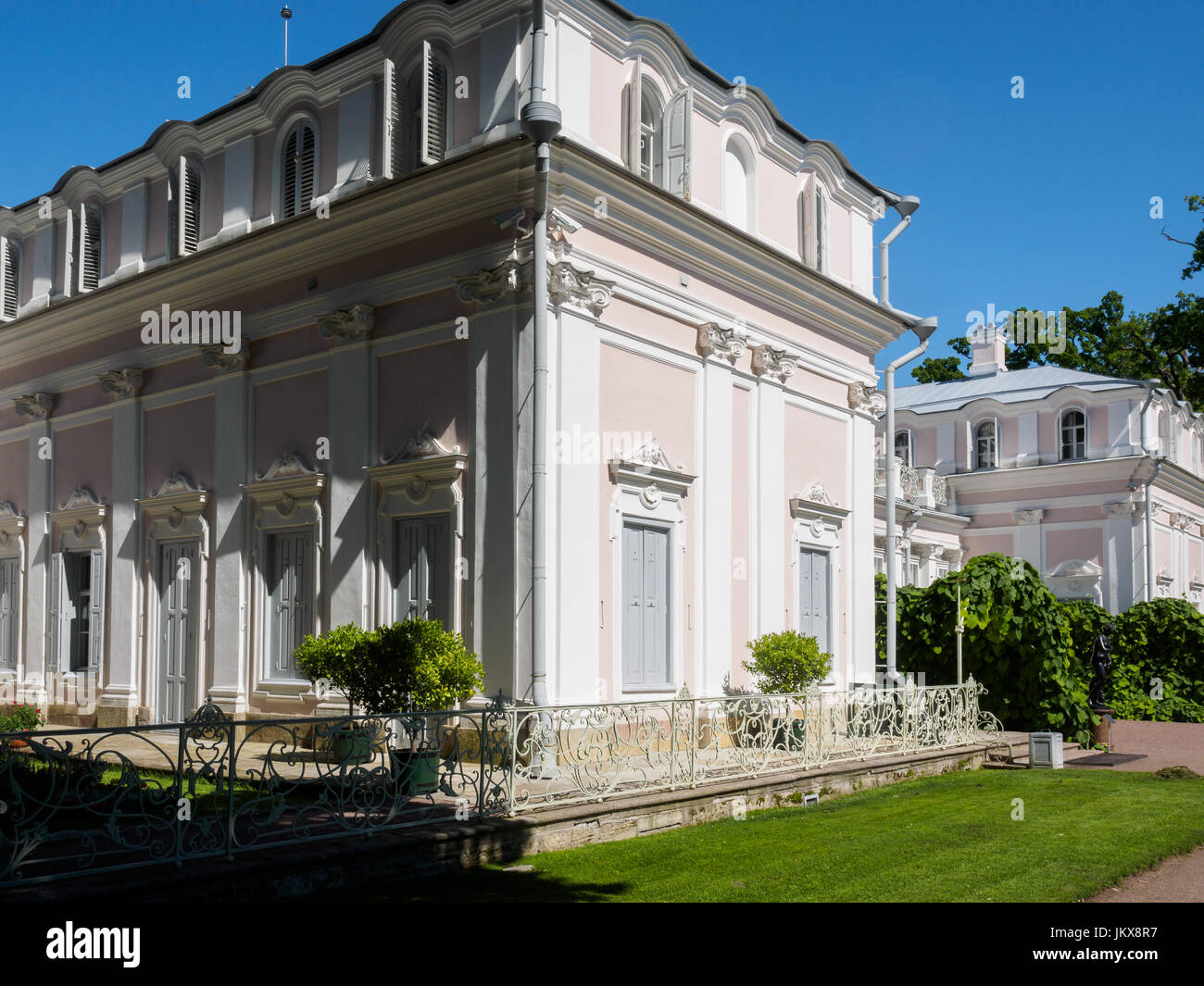 Saint Petersburg, Russia - 21 luglio 2017. Palazzo Cinese, 1762-1768. L'architetto Antonio Rinaldi. Il palazzo ed il parco ensemble "Oranienbaum', Lomono Foto Stock