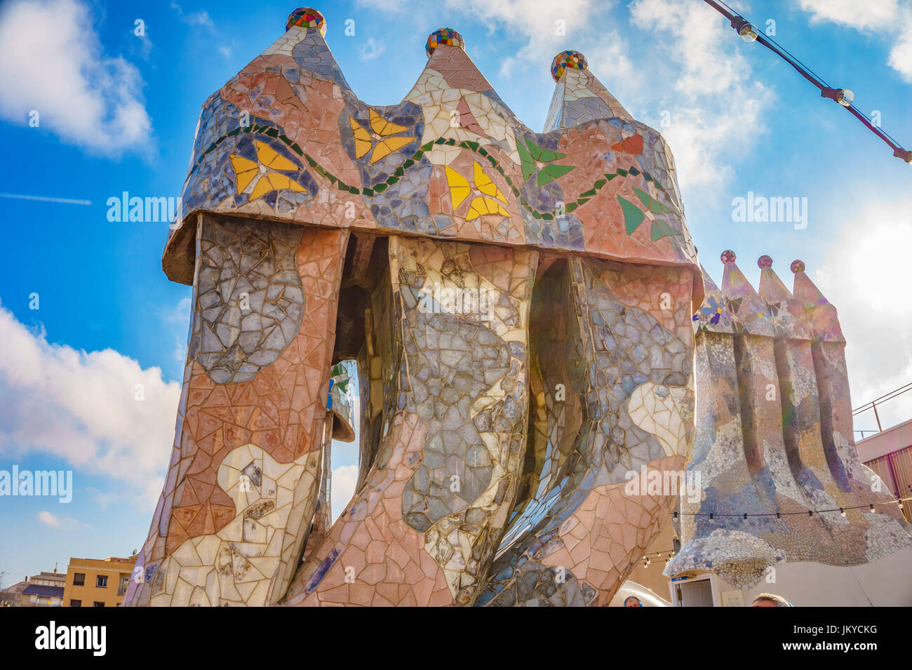 Il tetto di Gaudi creazione-house Casa Batlo. Casa Batlló è stato costruito nel 1877. È un rinomato edificio situato nel centro città di Barcellona. Foto Stock