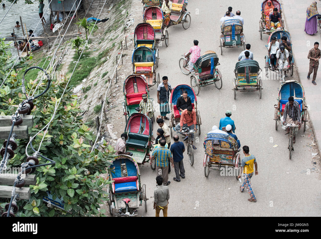 In rickshaw traffico, Dhaka, Bangladesh Foto Stock