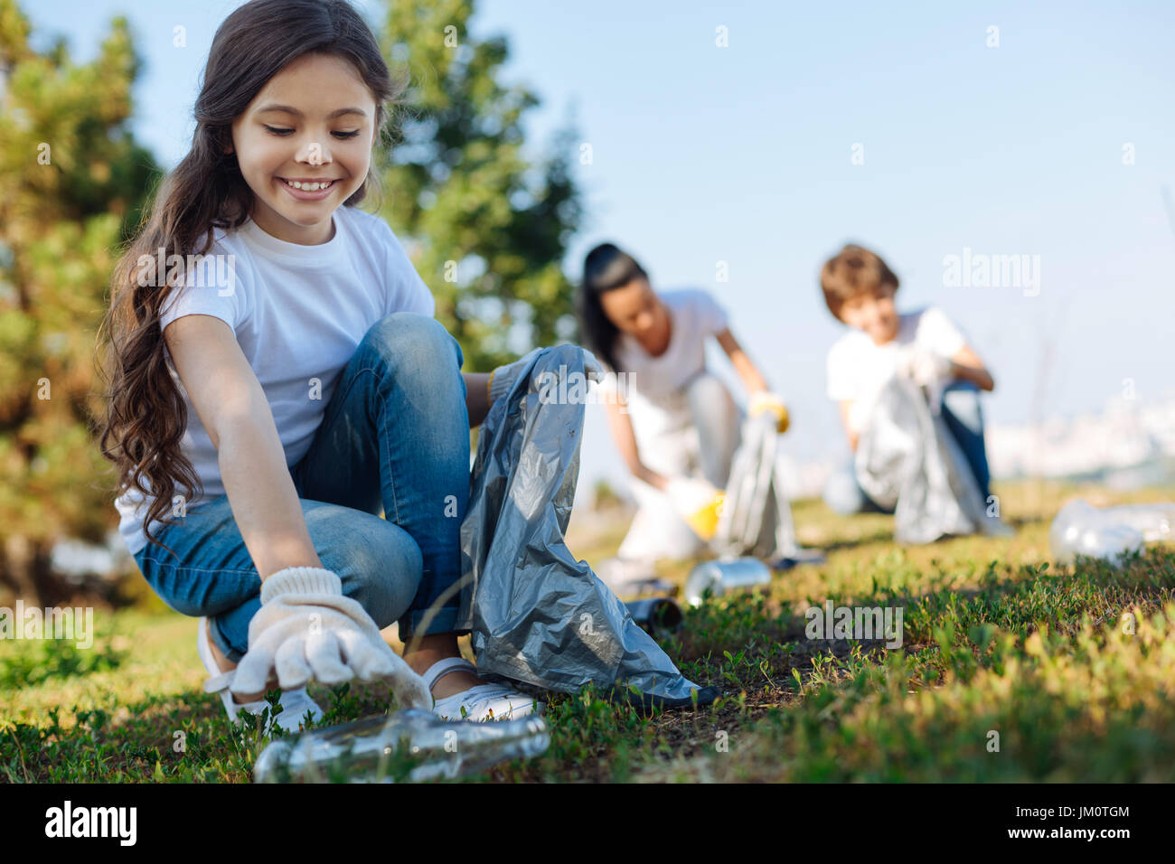 Tipo i bambini a fare i compiti di scuola Foto Stock