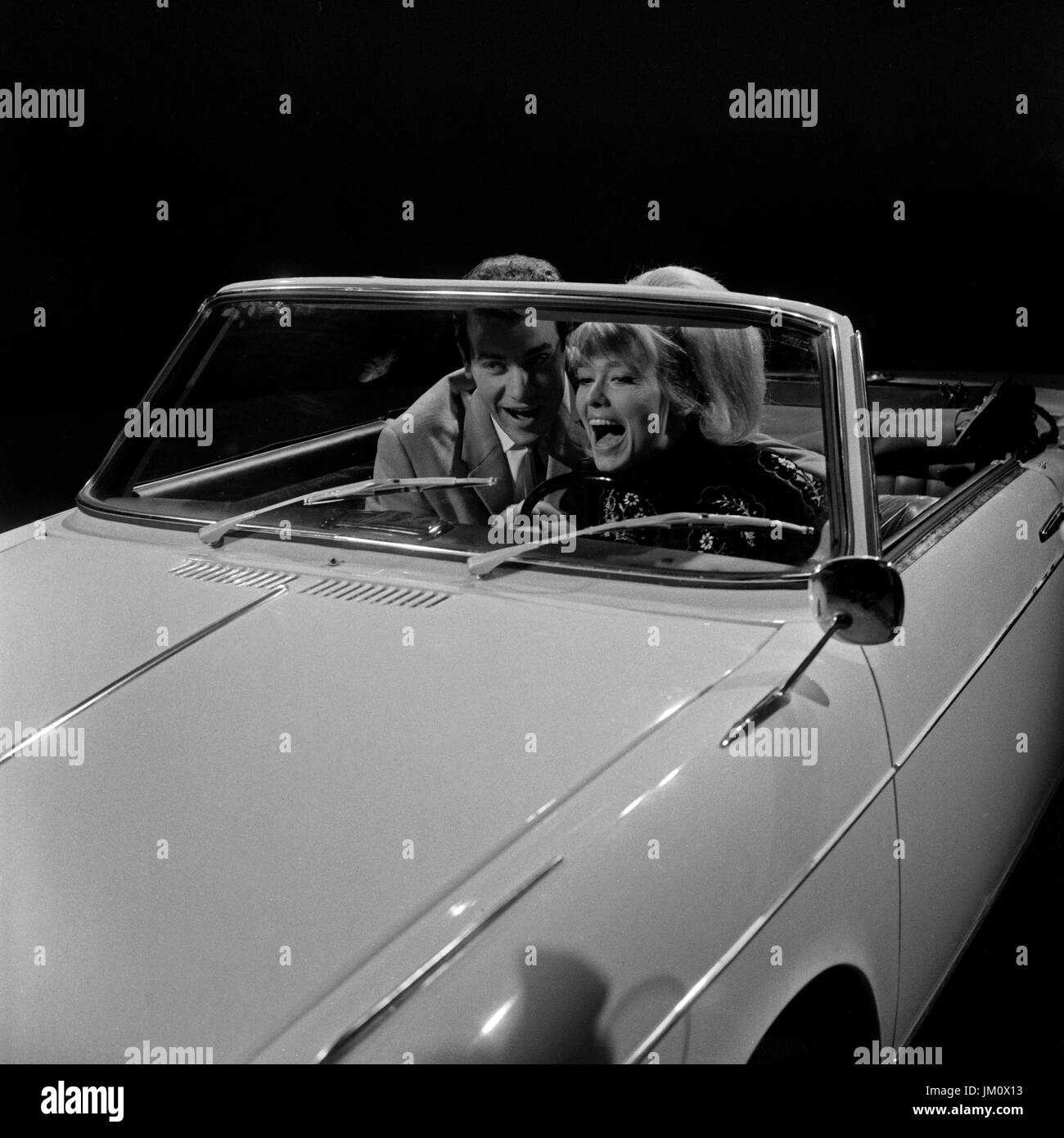 Musik aus Studio B Musiksendung, Deutschland 1960er Jahre, Gaststar: Teddy Parker im Duett mit Hannelore Auer Foto Stock