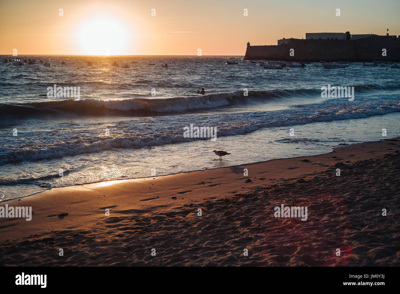 Tramonto sull'Oceano Atlantico a Cadice, Andalusia, Spagna Foto Stock