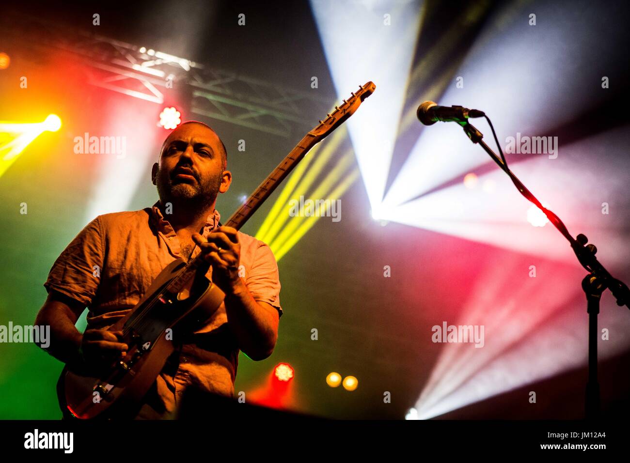 Ross Godfrey dell'inglese banda elettronica Morcheeba raffigurata sul palco come essi eseguire presso il Circolo Magnolia Segrate in Milano, Italia. (Foto di Roberto Finizio / Pacific Stampa) Foto Stock