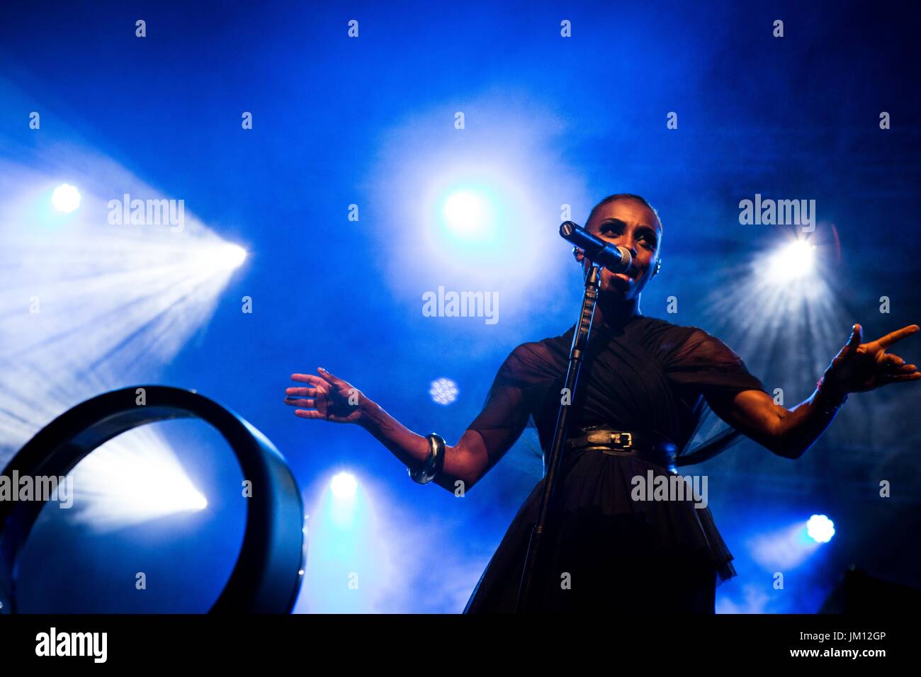 Skye Edwards dell'inglese banda elettronica Morcheeba raffigurata sul palco come essi eseguire presso il Circolo Magnolia Segrate in Milano, Italia (foto di Roberto Finizio / Pacific Stampa) Foto Stock